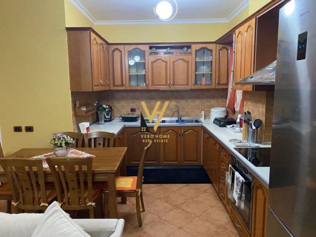 Jepet Apartament 3+1+ballkon me qera te 21 Dhjetori 110 m2 2
