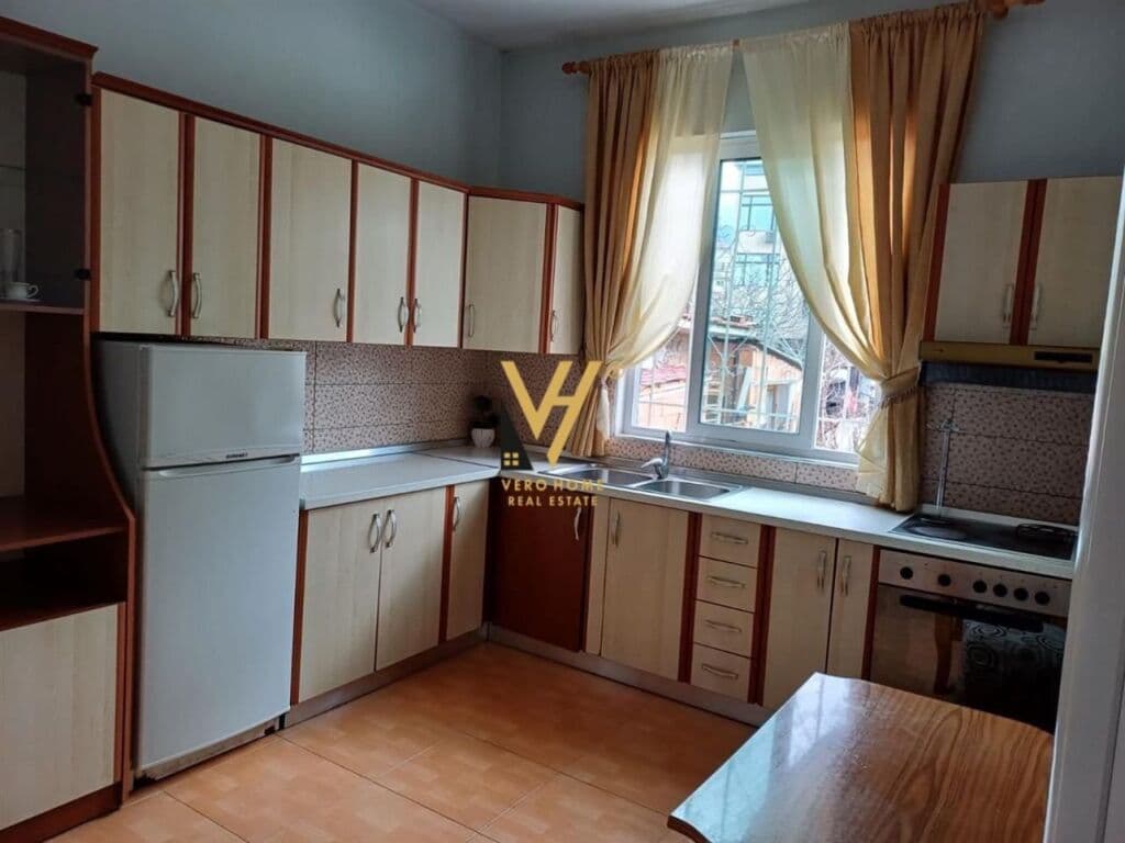 Jepet Apartament 3+1+ballkon me qera te Rruga Jordan Misja 100 m2