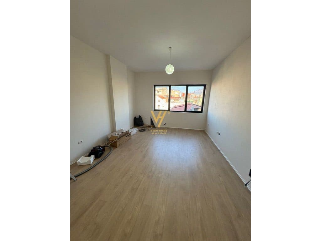 JEPET ZYRE 96 M2 ME QIRA NE VASIL SHANTO 1.500 EURO