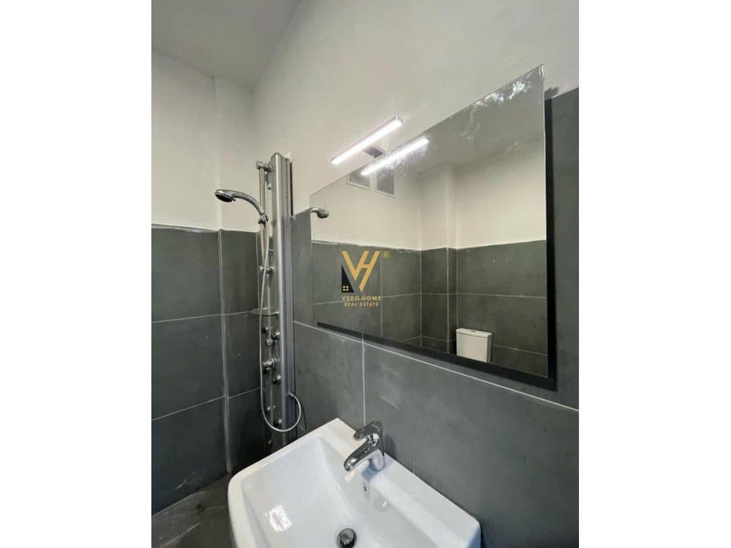 JEPET AMBIENT BIZNESI 300M2 ME QERA NE PASKUQAN 800 EURO 4