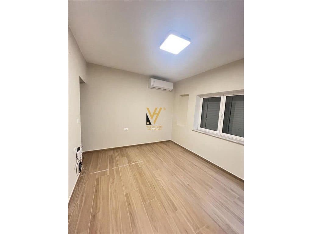 JEPET ZYRE ME QERA 50 M2 TE SHESHI WILLSON 600 EURO