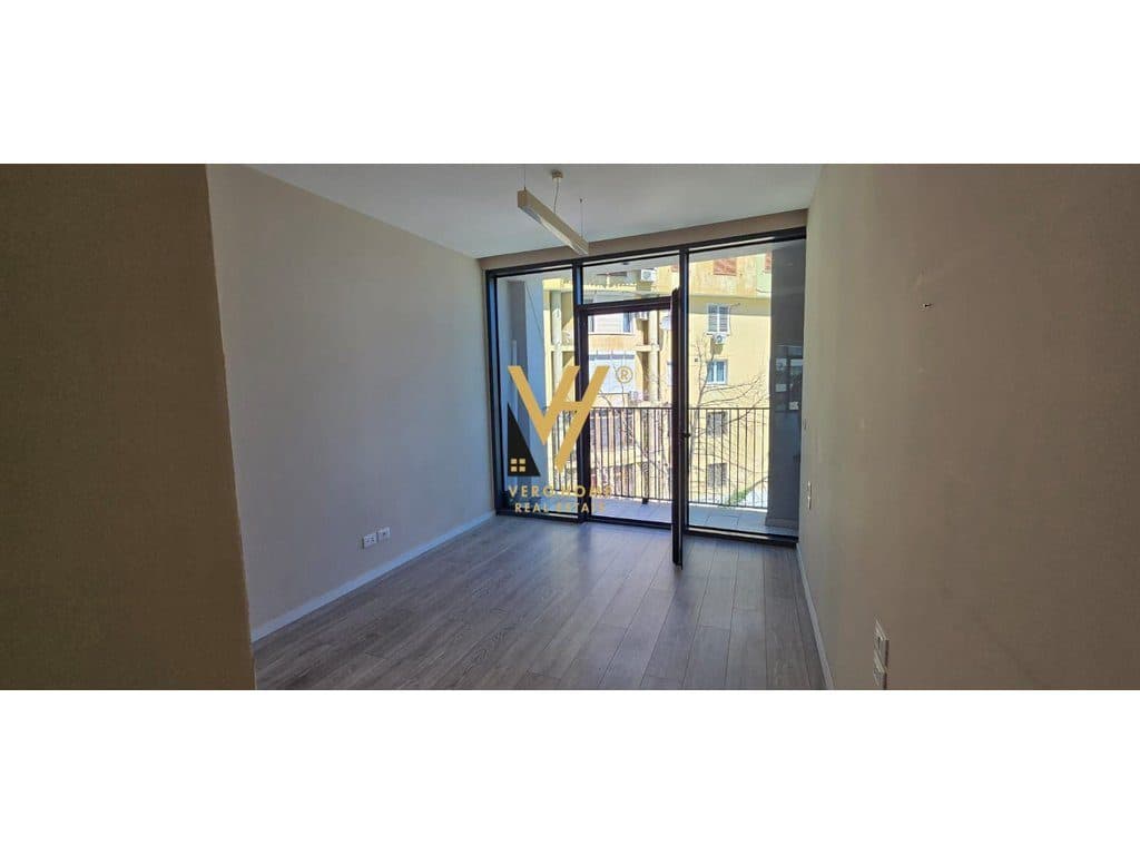 JEPET ZYRE 102 M2 ME QERA TE LAKE VIEW 1.500 EURO 3
