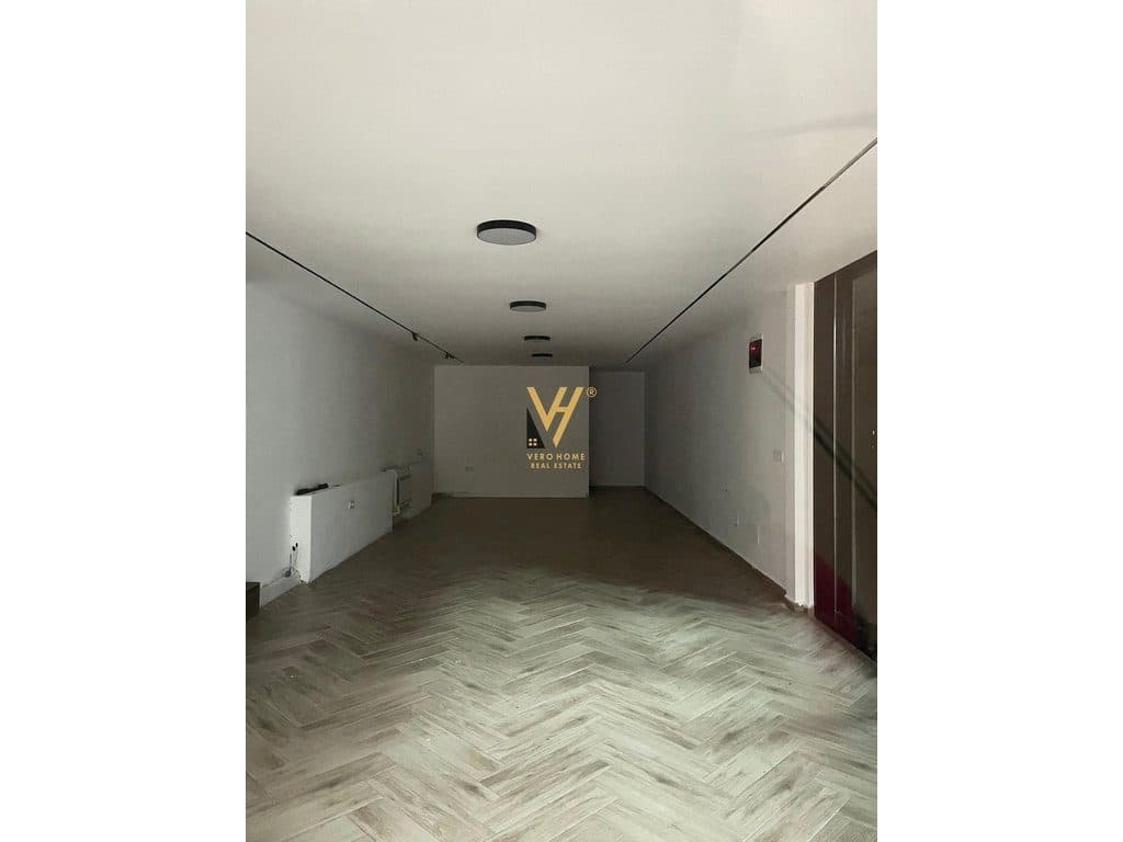 JEPET ZYRE 62 M2 ME QIRA TE RRUGA DIBRES 1.200 EURO