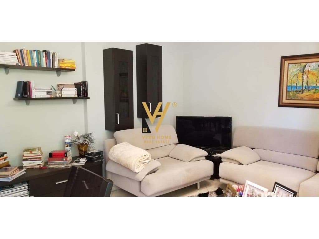 JEPET APARTAMENT 2+1 ME QIRA TE RRUGA E DURRESIT 1.100 EURO
