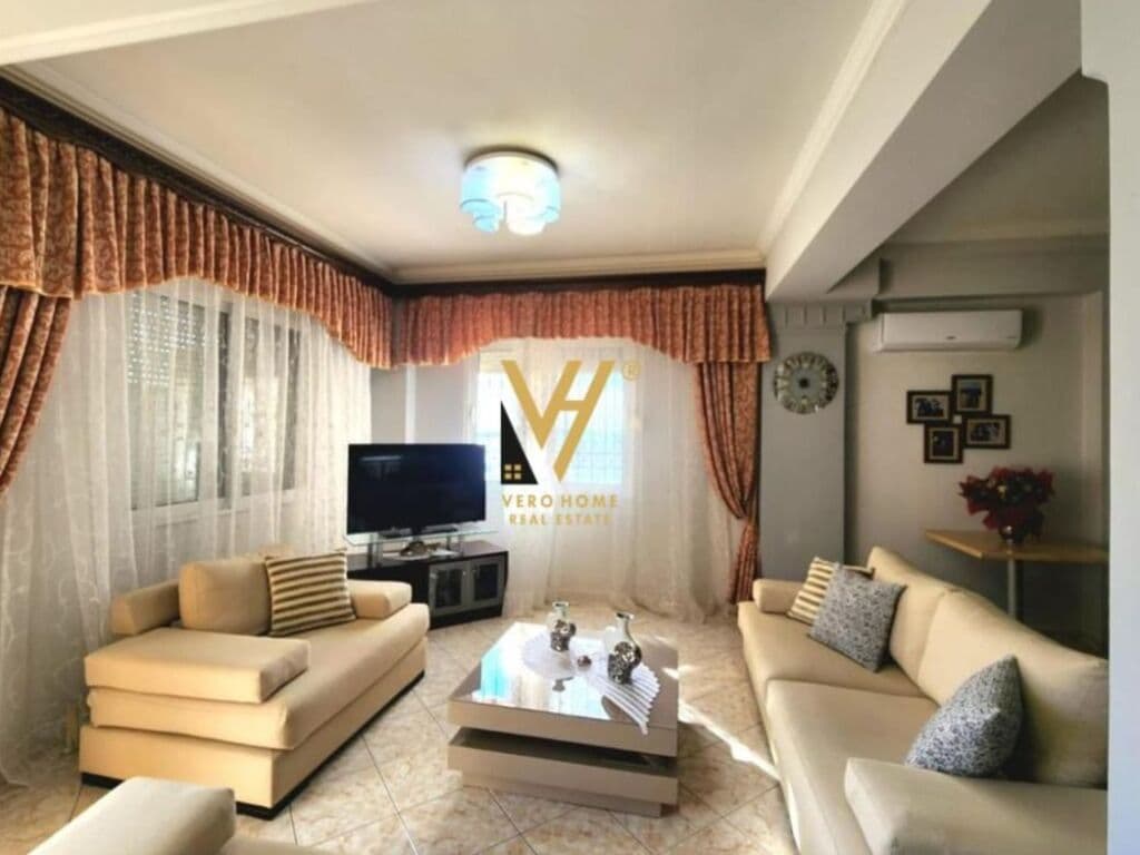 Shitet Apartament 3+1+2+ballkon ne Sarande 150 m2