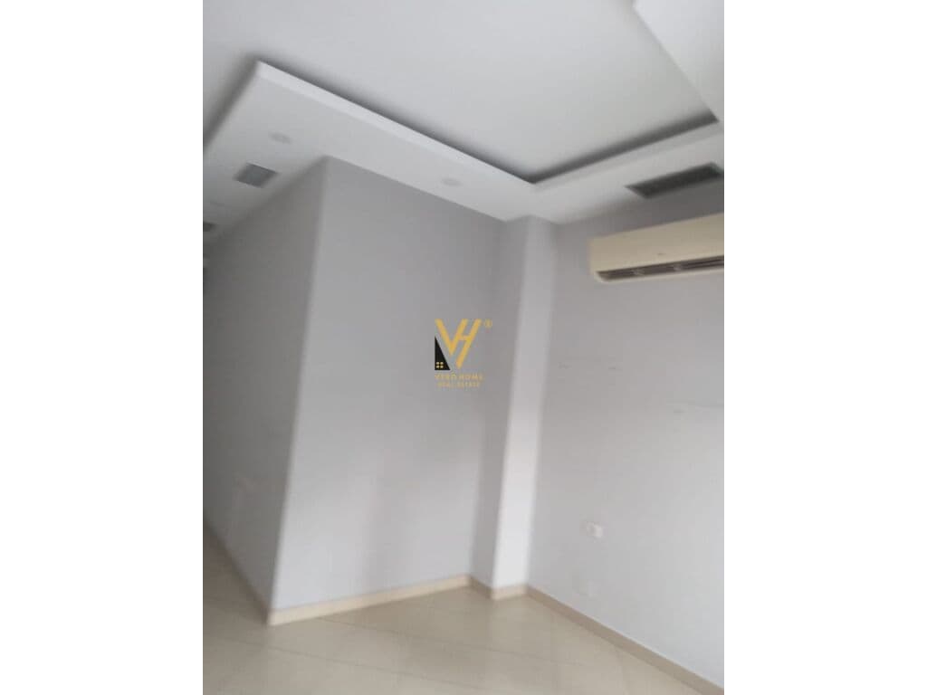 Shitet Ambient Biznesi te Pallati me Shigjeta 45 m2 3