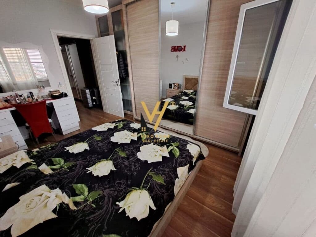Jepet Apartament 3+1+ballkon me qera te Pazari i Ri 130 m2 3