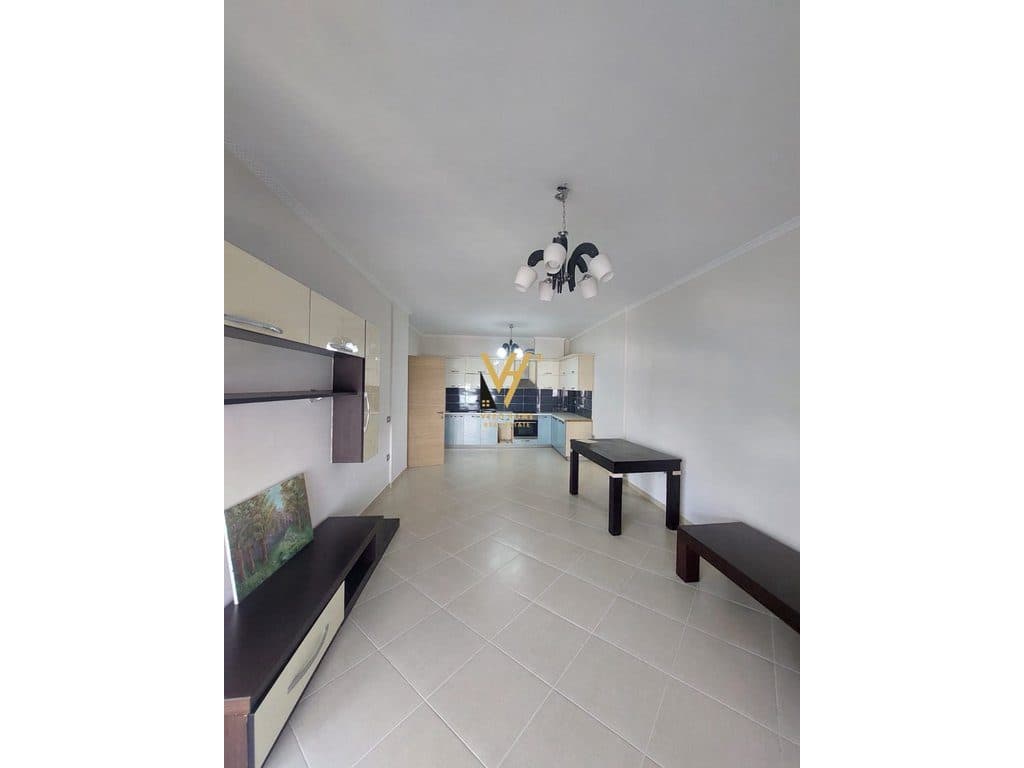 JEPET APARTAMENT 1+1 ME QIRA TE KOMUNA E PARISIT 80.000 LEKE