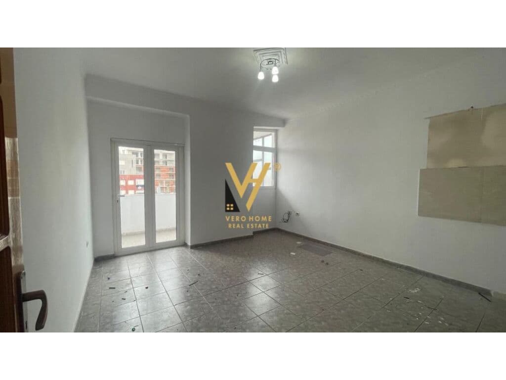 Shitet Apartament 2+1+ballkon te Rruga Bardhyl 88 m2 3