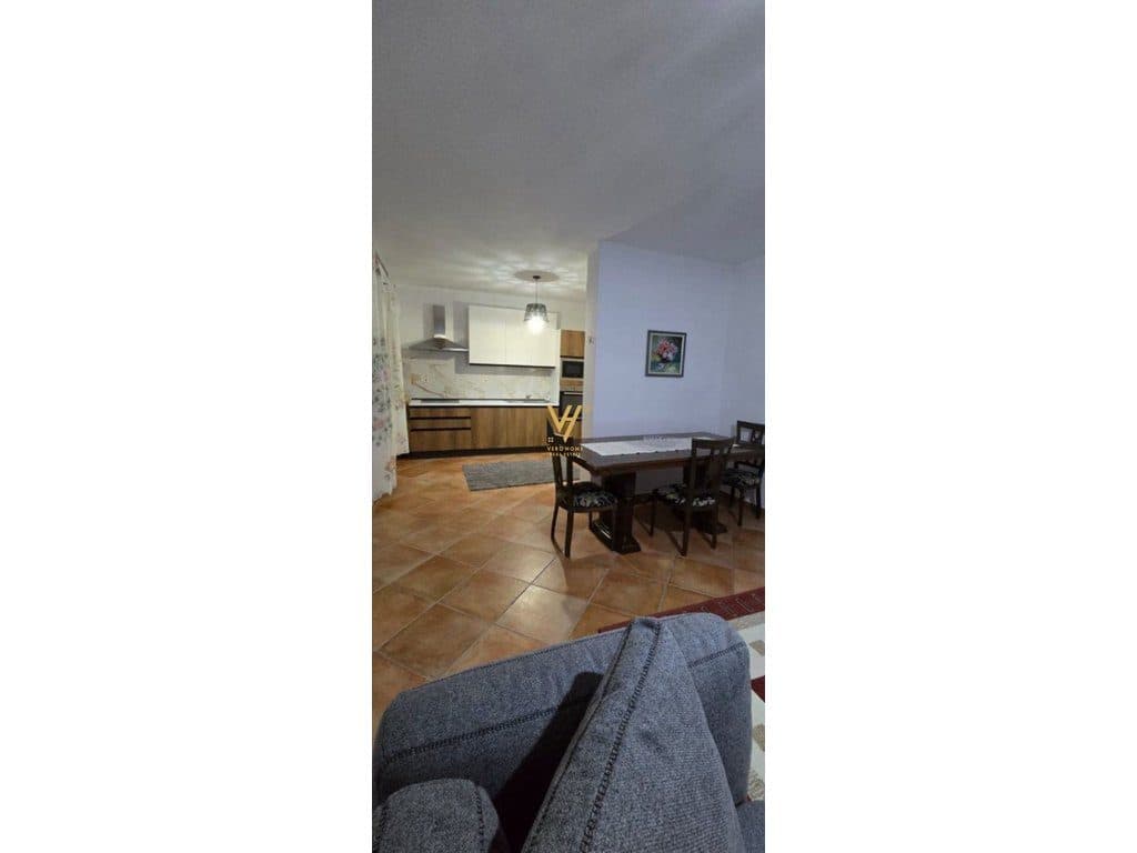 JEPET SHTEPI PRIVATE 3+1+3 ME QERA TE VILAT GJERMANE 70.000 LEKE 2