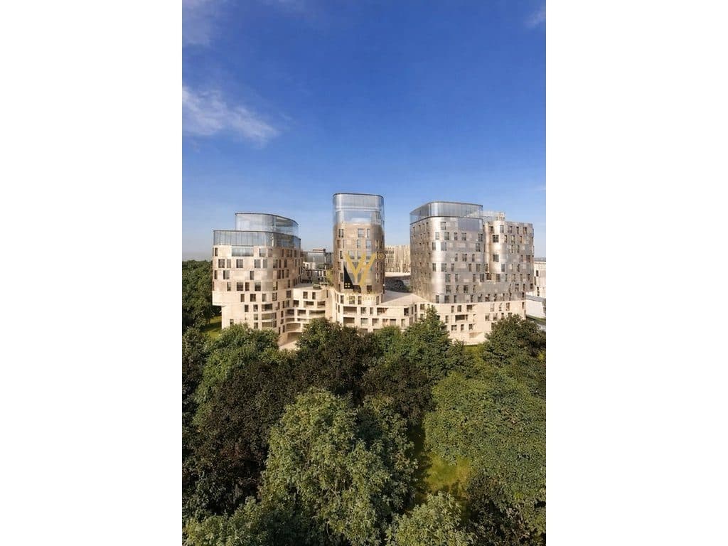 JEPET ZYRE 810 M2 ME QERA TE STADIUMI AIR ALBANIA 40.500 EURO