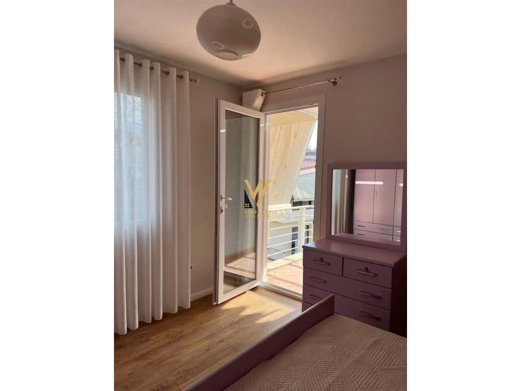 JEPET APARTAMENT 2+1 ME QERA RRUGA GRAMOZ PASHKO 80.000 LEKE 4