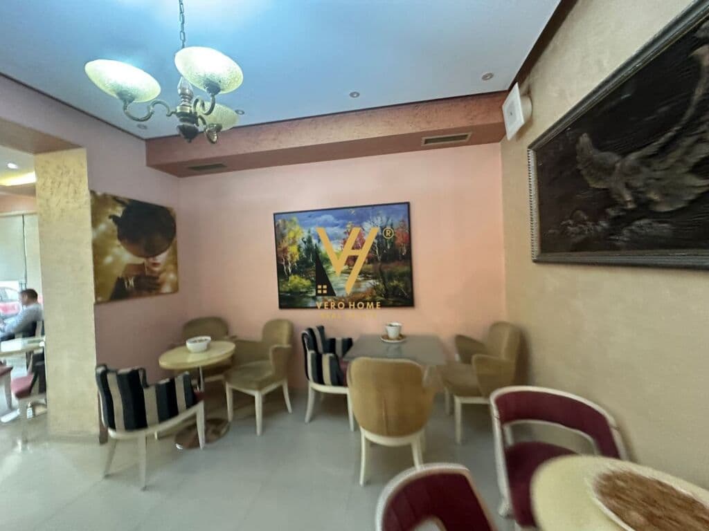 Shitet Lokal te Rruga Fortuzi 110 m2 3