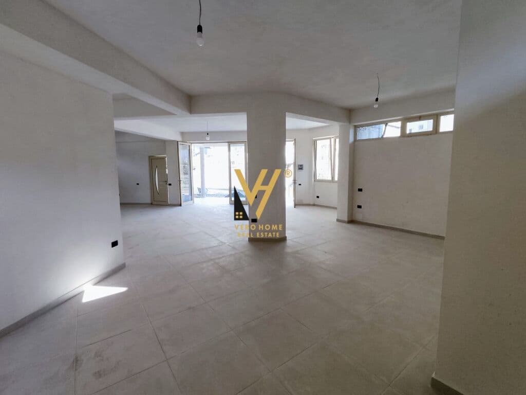 Jepet ambjent biznesi me qera pran Sanatoriumit 150 m2 3