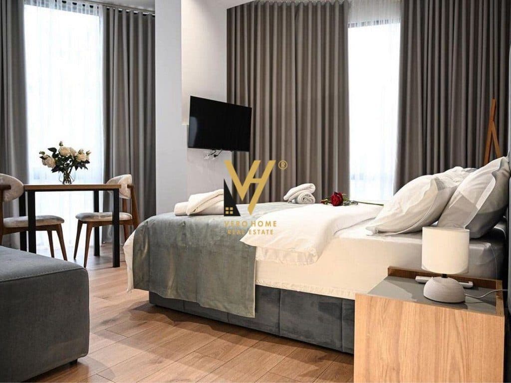 JEPET HOTEL ME QIRA TE AUTOSTRADA RINAS-THUMANE 18.000 EURO