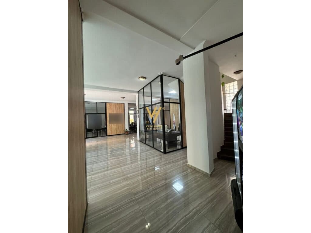 Jepet Ambient Biznesi me qera te Rruga Dritan Hoxha 600 m2