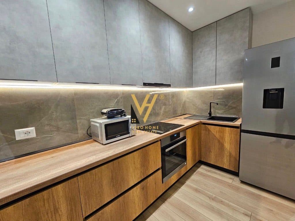 JEPET APARTAMENT 2+1+2+ VERANDE ME QIRA NE BLLOK, FAKULTETI I DREJTESISE 1.300 EURO 2