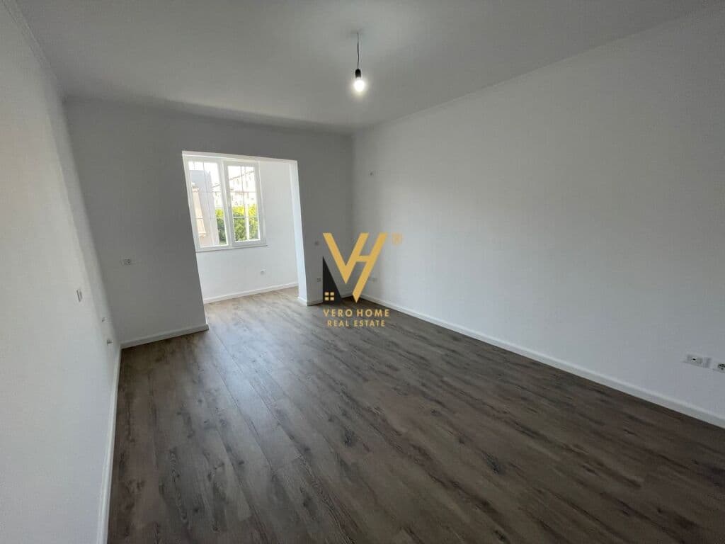 Shitet Apartament 2+1+ballkon te 21 Dhjetori 74 m2 2
