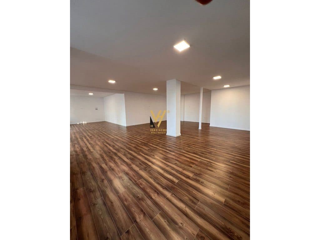 JEPET AMBIENT BIZNESI 150 M2 ME QERA TE LIQENI THATE 180.000 LEKE 3