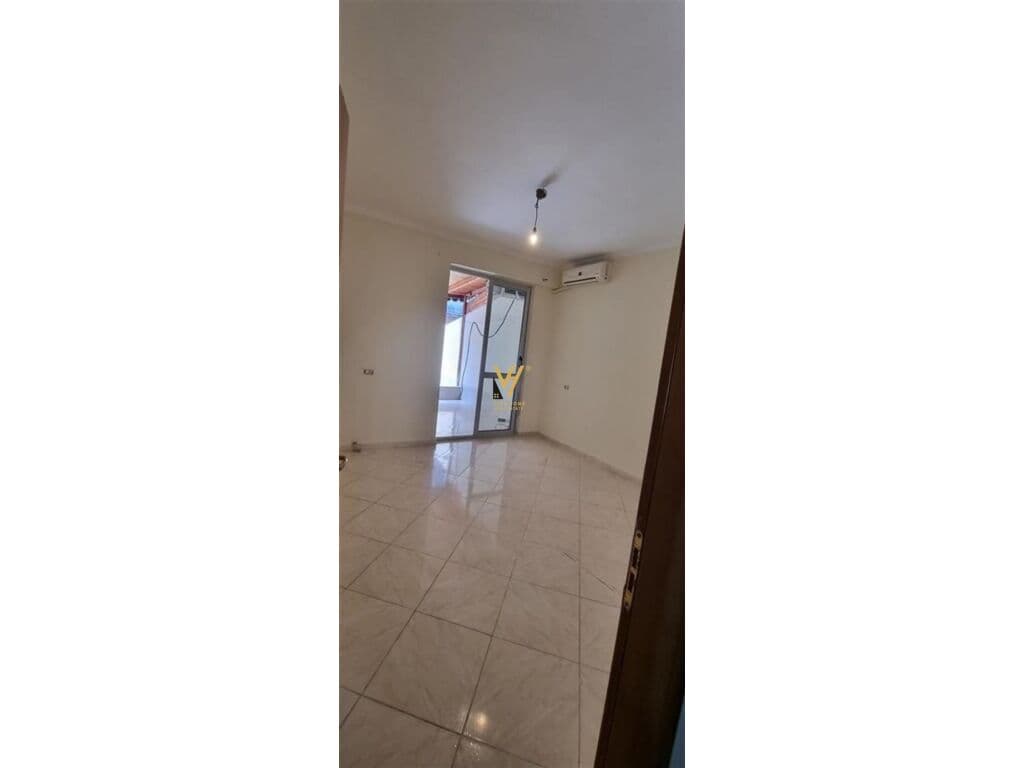 Jepet Zyre me qera te Komuna e Parisit 110 m2 4