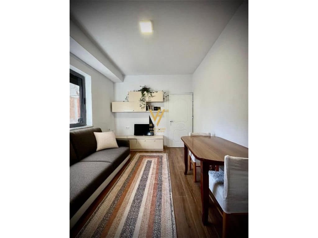 JEPET APARTAMENT 1+1 ME QERA TE RR.HOXHA TAHSIM 40.000 LEKE