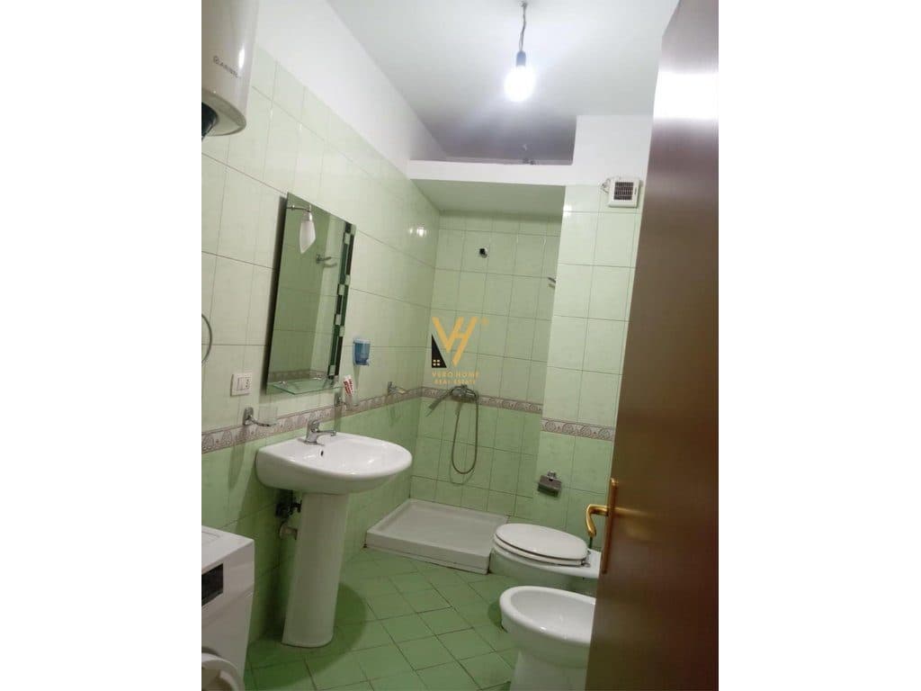 JEPET APARTAMENT 3+1+BLK ME QIRA TE RRUGA E KAVAJES 80.000 LEKE 4