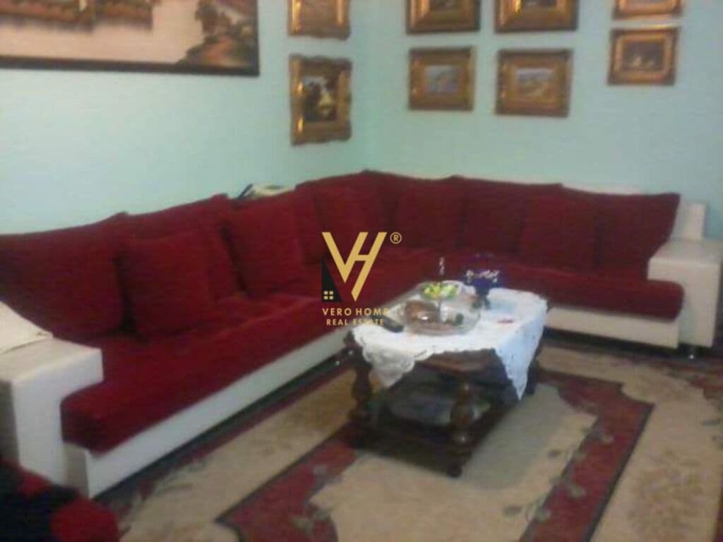 Shitet Apartament 2+1+ballkon ne Qender te Tiranes 75 m2