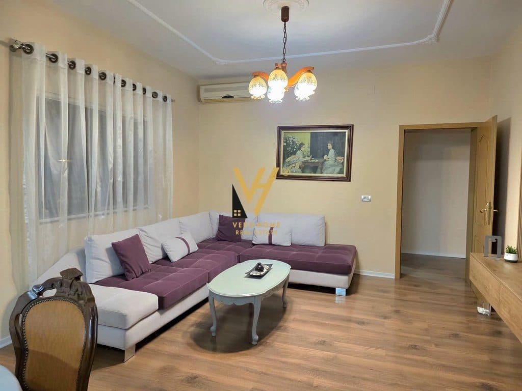 JEPET APARTAMENT 3+1+3+2 BLK ME QERA TEK ISH FUSHA E AVIACIONIT 850 EURO