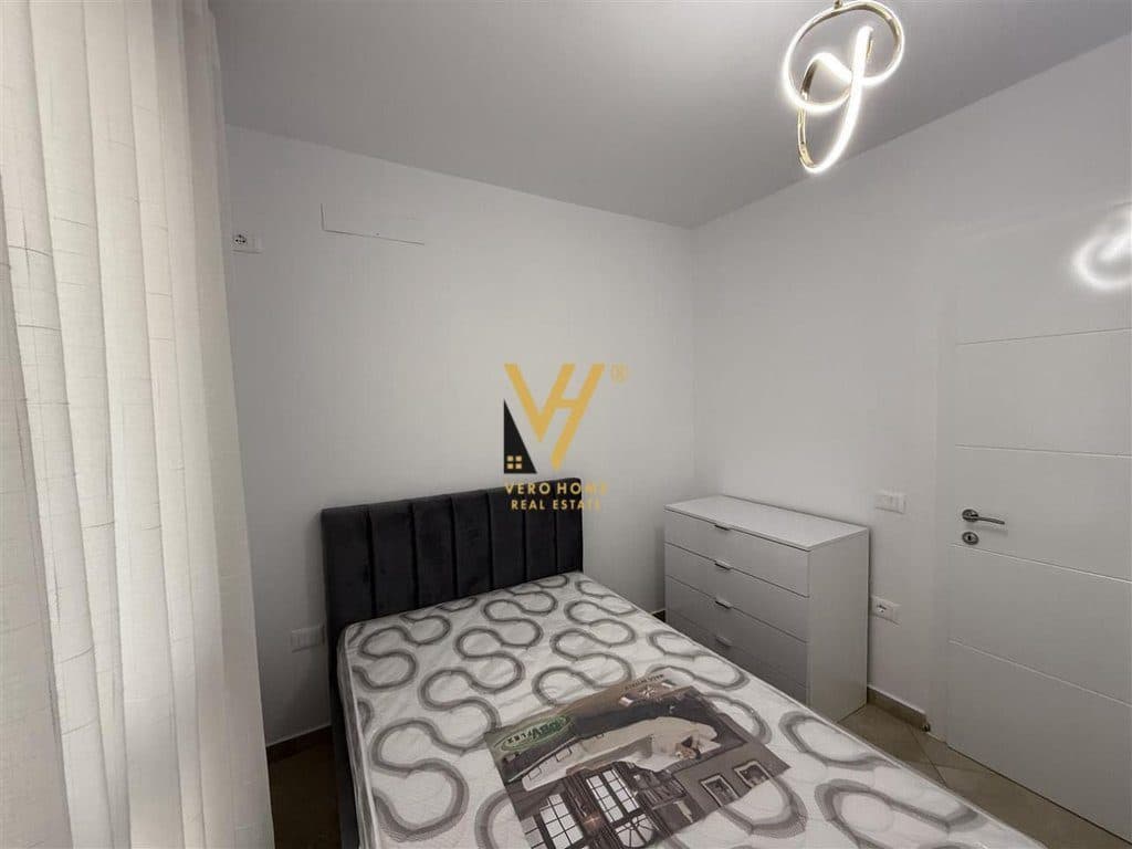 JEPET APARTAMENT 2+1+BLK ME QERA TE RRUGA E BARRIKADAVE 1.000 EURO 4