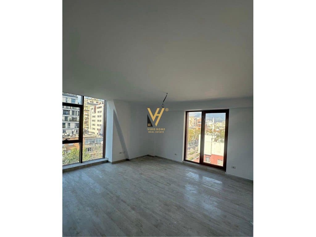 JEPET ZYRE 156 M2 ME QERA TE RRUGA E KAVAJES 2.500 EURO 2