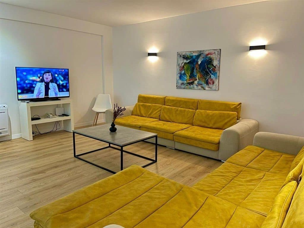JEPET APARTAMENT 2+1+BLK ME QERA TE KOPSHTI BOTANIK 800 EURO