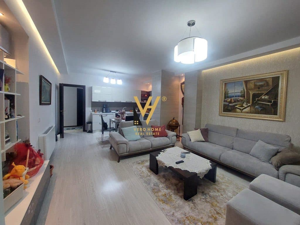 JEPET APARTAMENT 2+1+2+3BLK ME QERA TE ISH ATSH 900 EURO