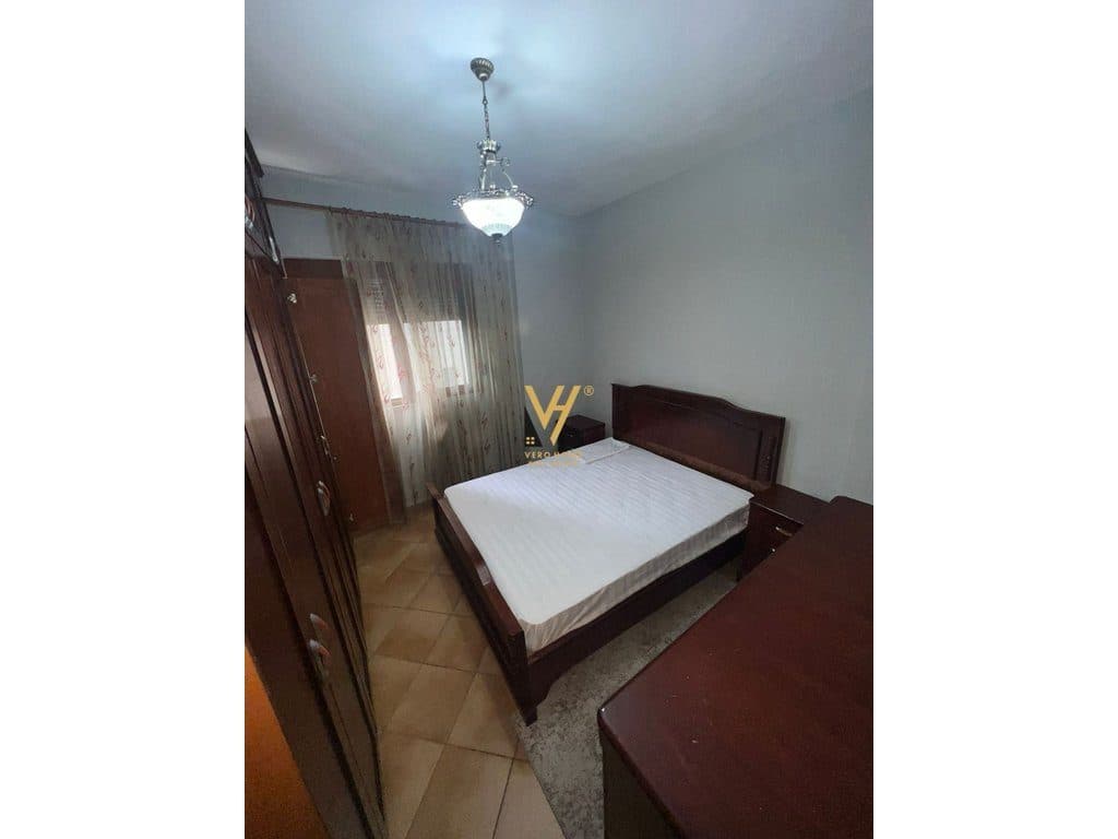 JEPET APARTAMENT 3+1+2 ME QERA TE KOMUNA E PARISIT 70.000 LEKE 3