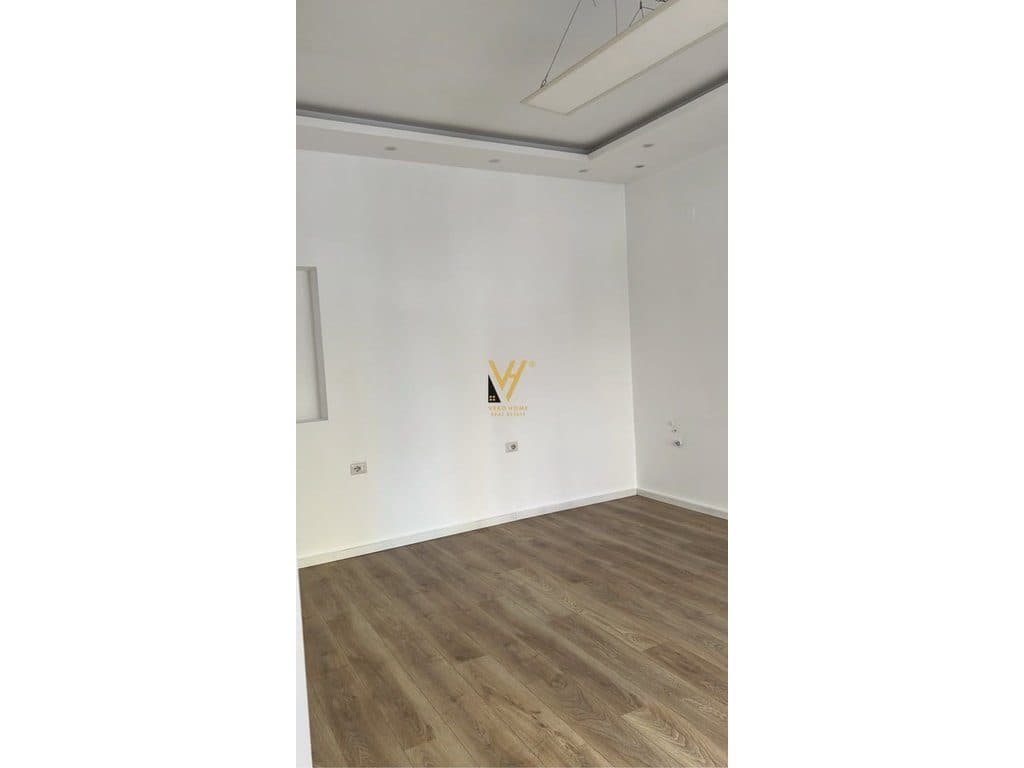 JEPET ZYRE 22 M2 ME QIRA TE KOMUNA E PARISIT 40.000 LEKE 3
