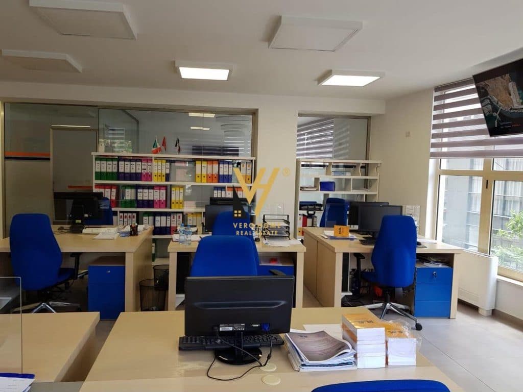 JEPET ZYRE 120 M2 ME QIRA TE KOMUNA E PARISIT 1.800 EURO 2