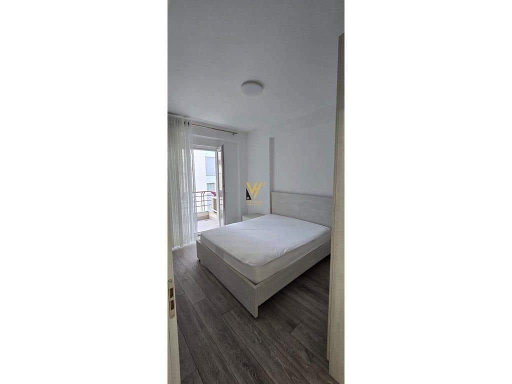 JEPET APARTAMENT 2+1+BLK ME QIRA TE LIQENI I THATE 60.000 LEKE 3