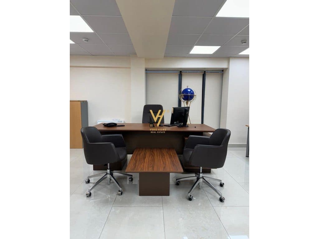 JEPET ZYRE 150 M2 ME QERA TE RRUGA E ELBASANIT 2.000 EURO