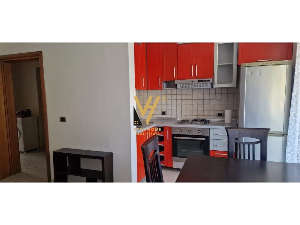 JEPET APARTAMENT 2+1 ME QERA TE 21 DHJETORI 65.000 LEKE 2