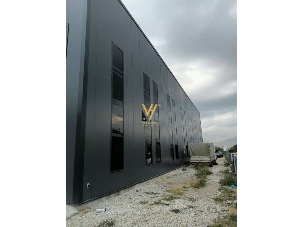 JEPET AMBIENT BIZNESI 1.280 M2 ME QIRA NE VAQARR 13.000 EURO