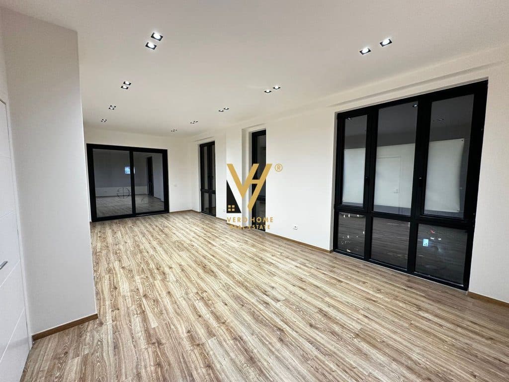 JEPET ZYRE 96 M2 ME QERA TE RRUGA E ELBASANIT 160.000 LEKE 2