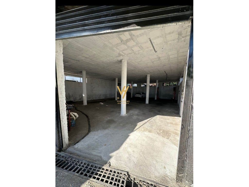 JEPET MAGAZINE 300M2 ME QERA NE KAMEZ 90.000 LEKE