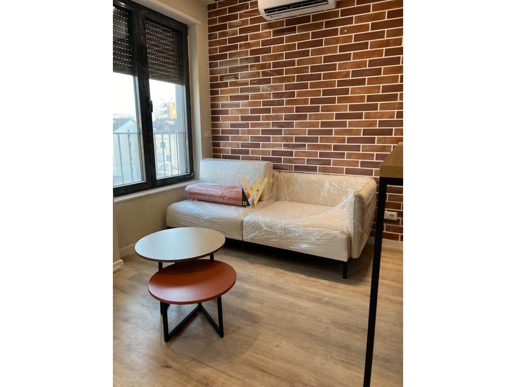 JEPET APARTAMENT 1+1 ME QERA TE STACIONI I TRENIT 65.000 LEKE