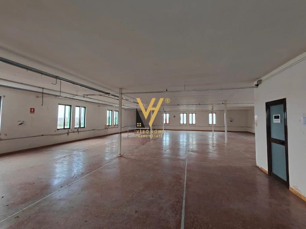 SHITET AMBIENT BIZNESI 740 M2 TE FERIT XHAJKO 70.000.000 LEKE 2