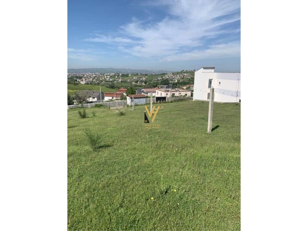 Shitet Toke ne Babrru 2.000 m2 1