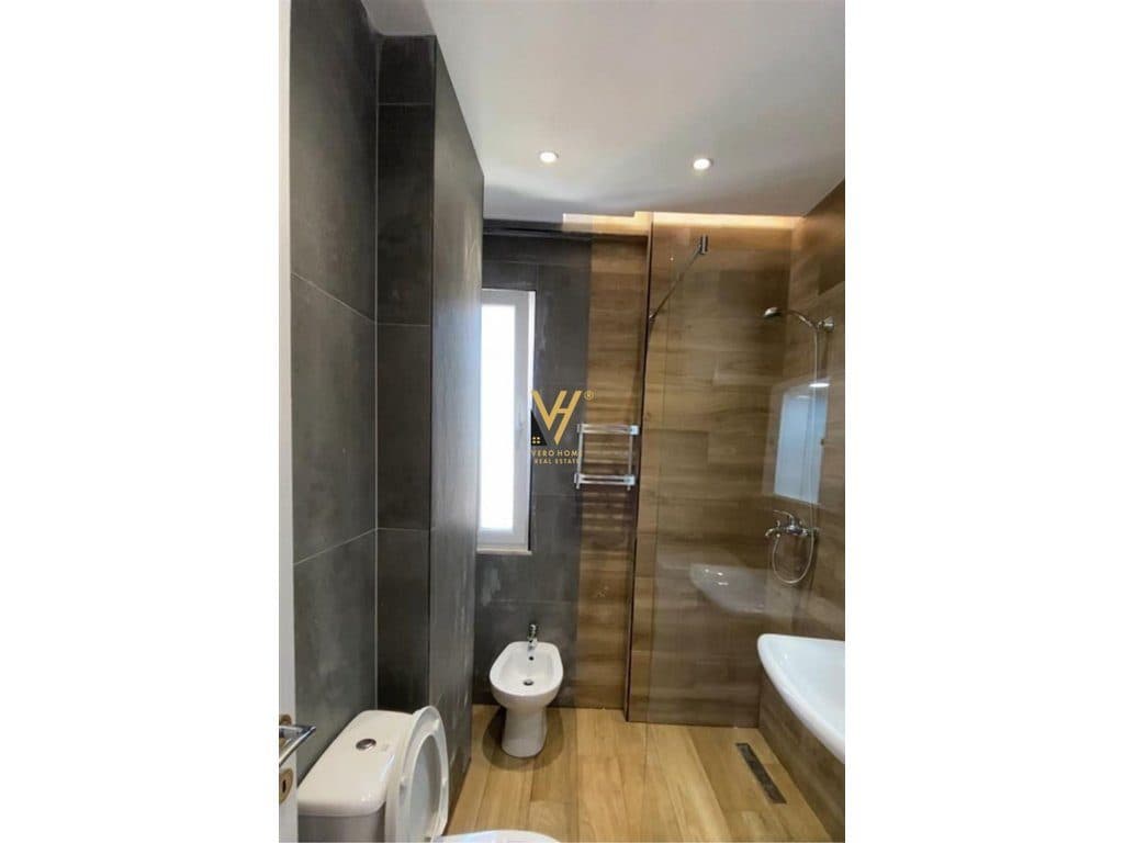 JEPET APARTAMENT 2+1+BLK ME QERA NE NE SAUK 600 EURO 4