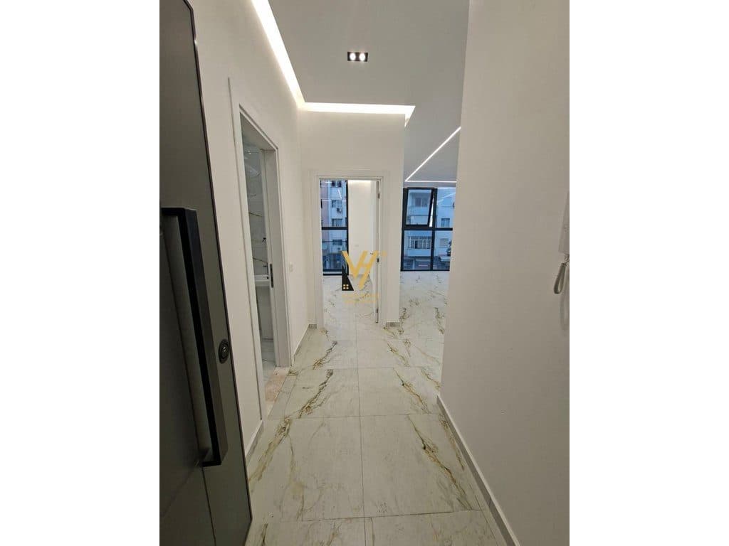 JEPET AMBIENT BIZNESI 60 M2 ME QERA TE BLV.MIGJENI 60.000 LEKE 2