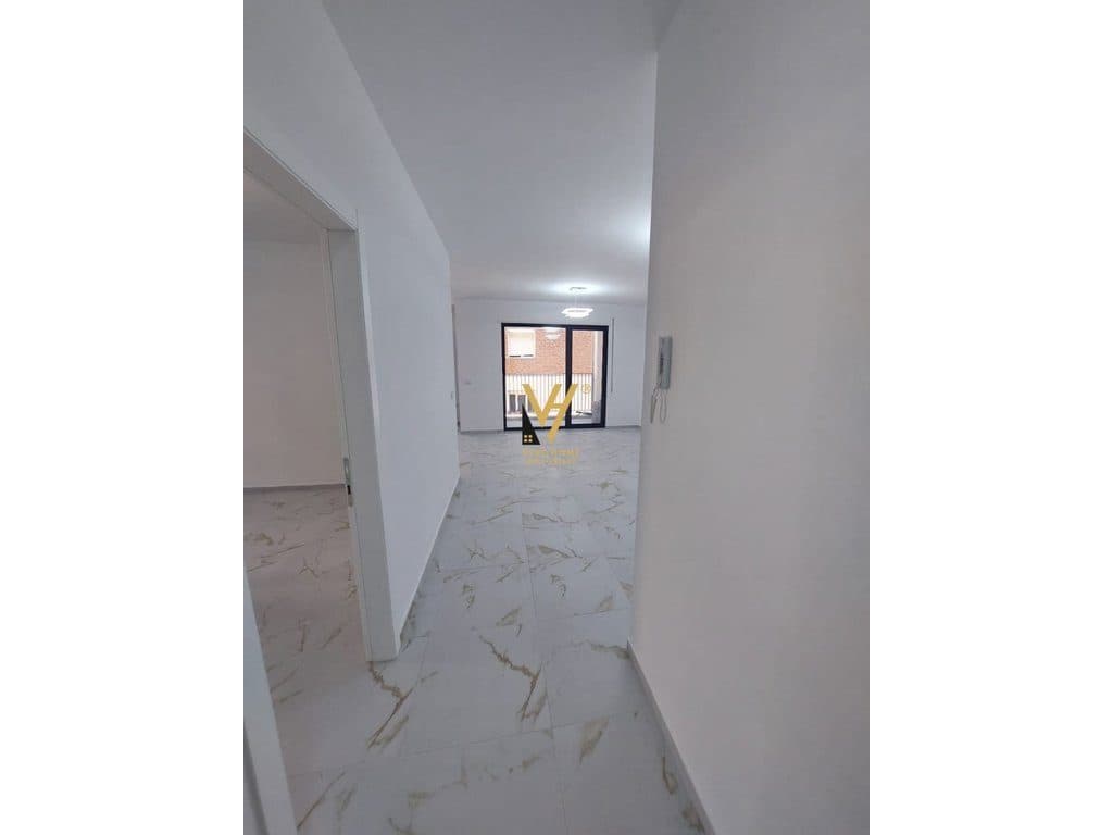 JEPET APARTAMENT 2+1+BLK ME QERA TE TREGU ELEKTRIK 80.000 LEKE 2