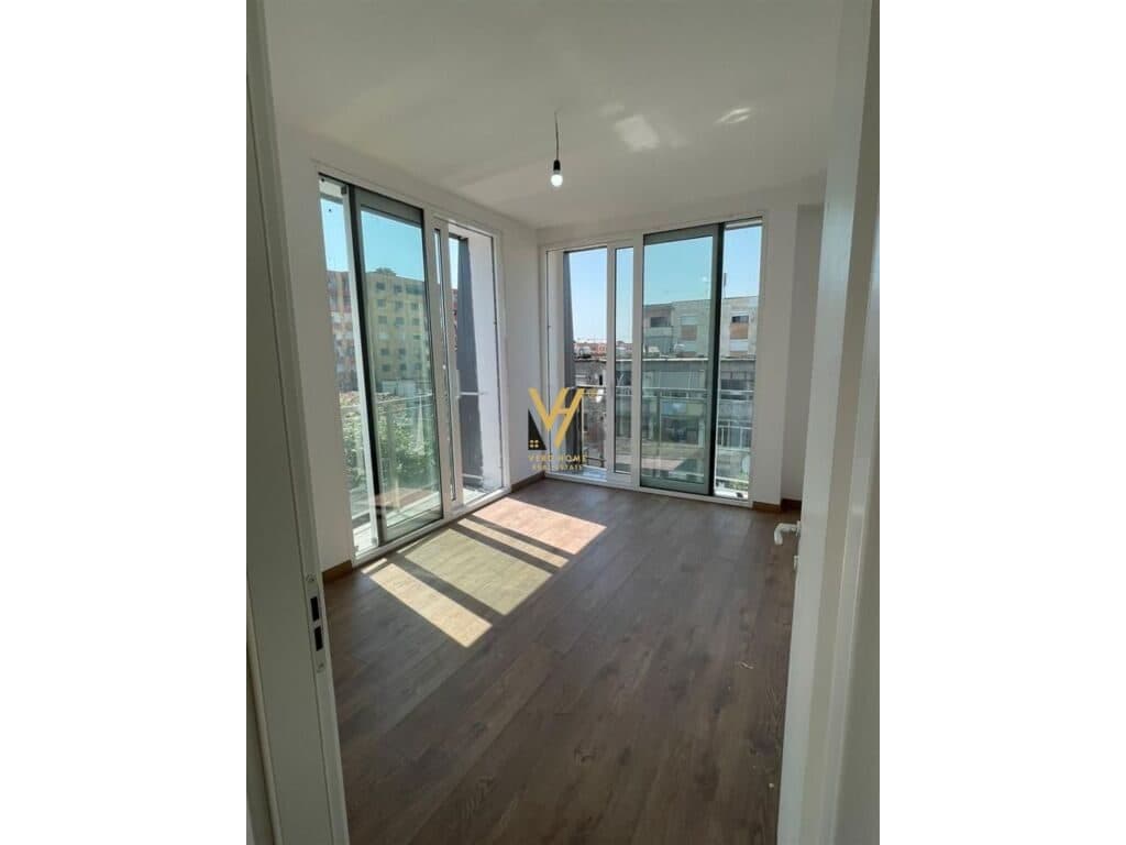 Shitet Apartament 2+1+ballkon te Rruga e Dibres 90 m2 2