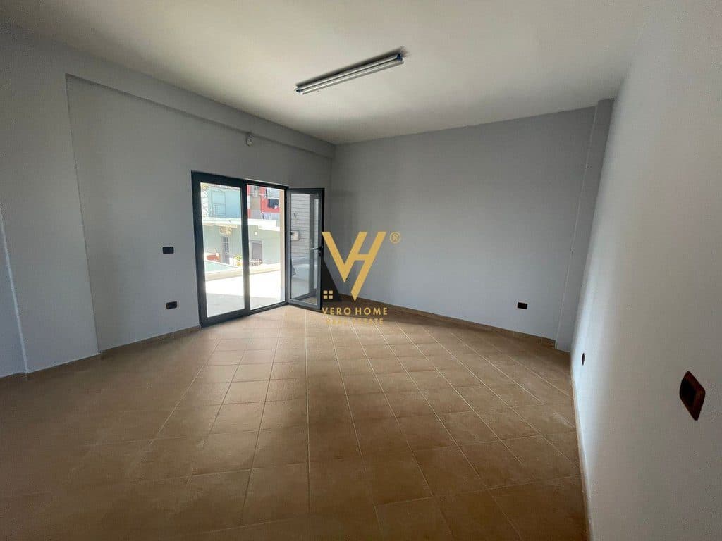 JEPET AMBIENT BIZNESI 209 M2 ME QERA NE ASTIR 1.500 EURO