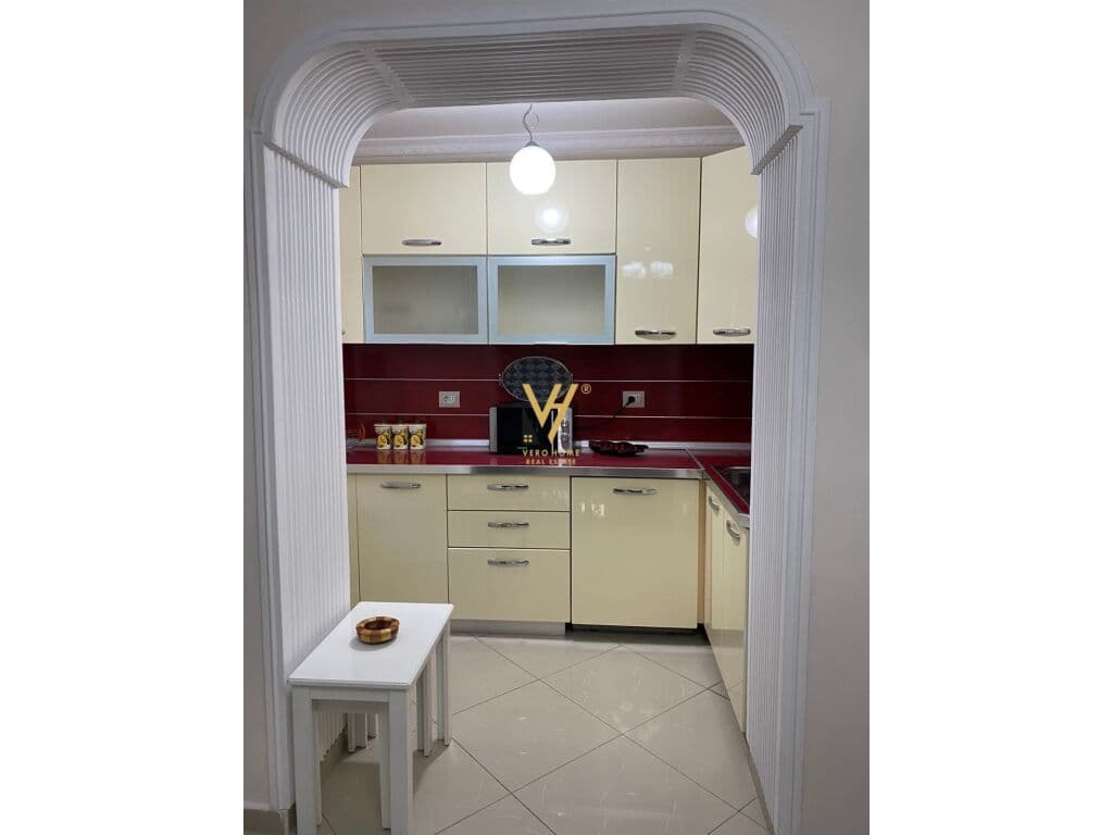 Shitet Apartament 3+1 te Pazari i Ri 90 m2 2